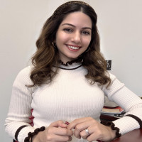 Melis Ay Yüzügüldü